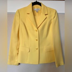 Petite Sophisticate Skirt Suit LIKE NEW!!